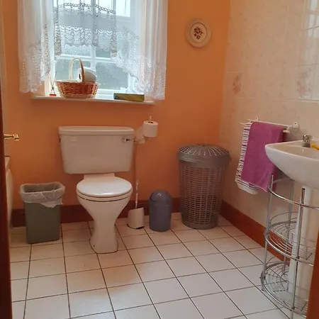 Lily's Place - Up To 4 Persons * Бирр